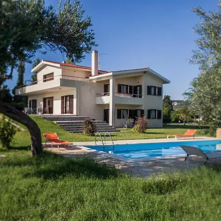 Serenata With Pool & Garden Villa
